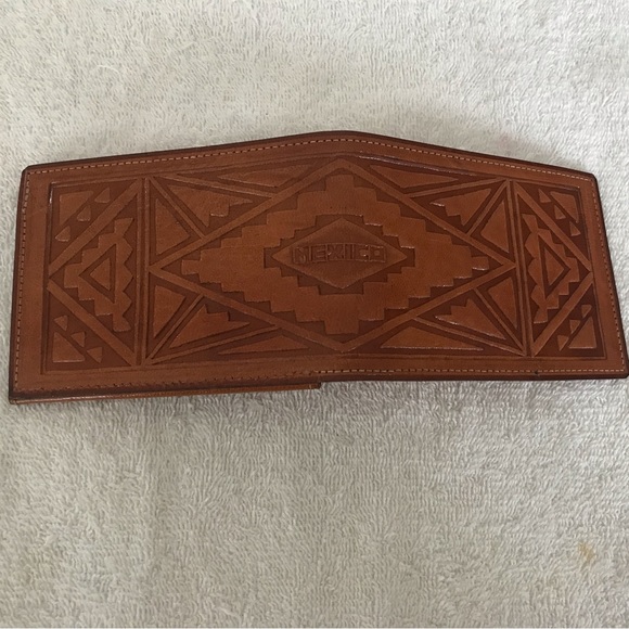 NEW Hand tooled leather bifold wallet MEXICO Logo - Picture 3 of 4